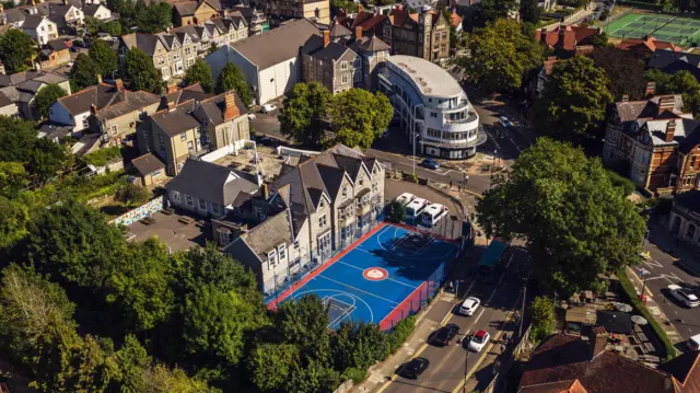 3c9a0570-def7-11ef-98f2-fb6004d12416-jpg Westbourne School in Penarth and its large sports pitch shot from above. It is a large brick building surrounded by trees and roads.