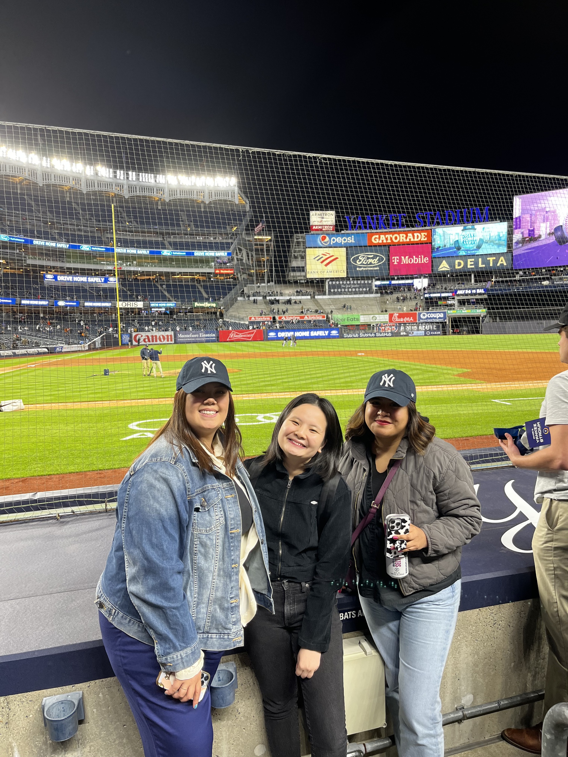 4-vi-tai-san-van-dong-yankee-new-york-truong-quay-cho-chien-dich-quang-cao-cua-thuong-hieu-ulta-beauty-anh-nvcc-1740884862441803526995 Cô gái Việt ghi danh trong ngành quảng cáo thế giới - Ảnh 2.