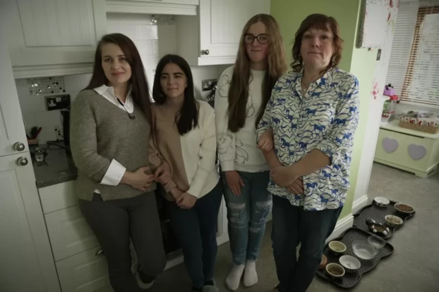 Olena, Diana, và Clare Maddox