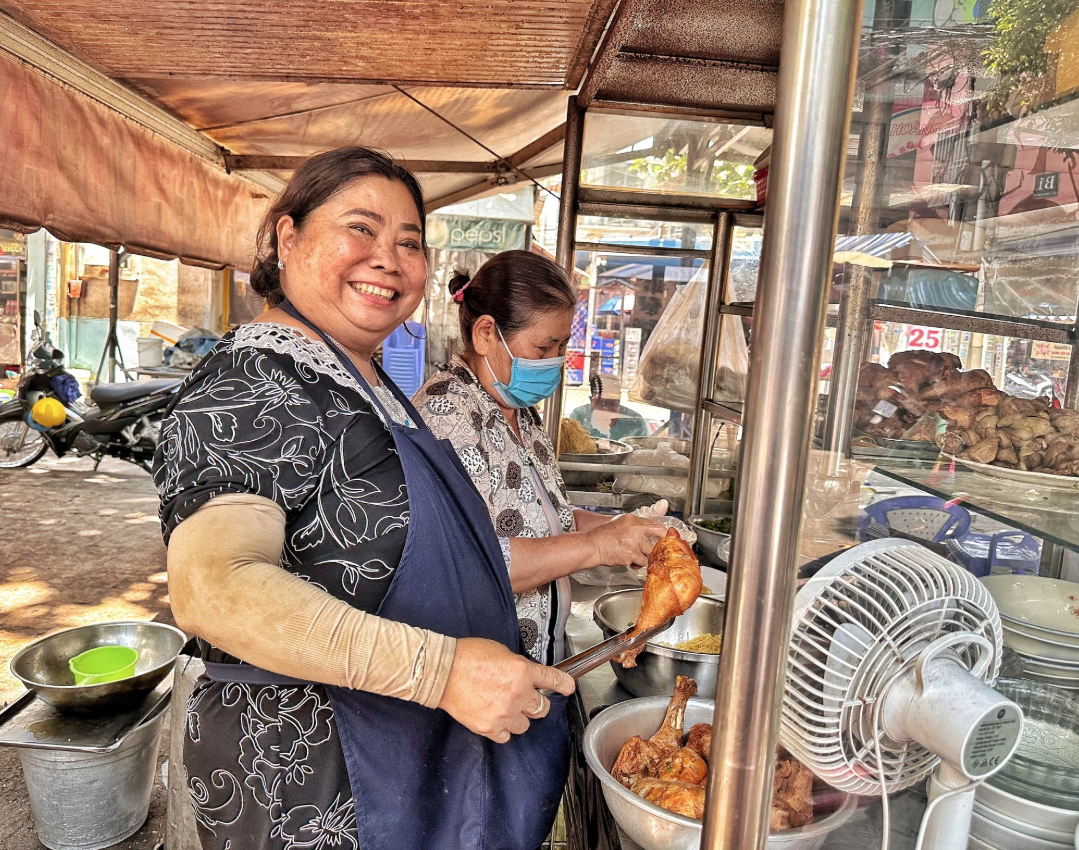 Bà Nguyễn Thị Thành , chủ quán The Lunch Lady nổi tiếng , đột tử ở Canada - Ảnh 1. Bà Nguyễn Thị Thành , chủ quán The Lunch Lady nổi tiếng , đột tử ở Canada - Ảnh 1.