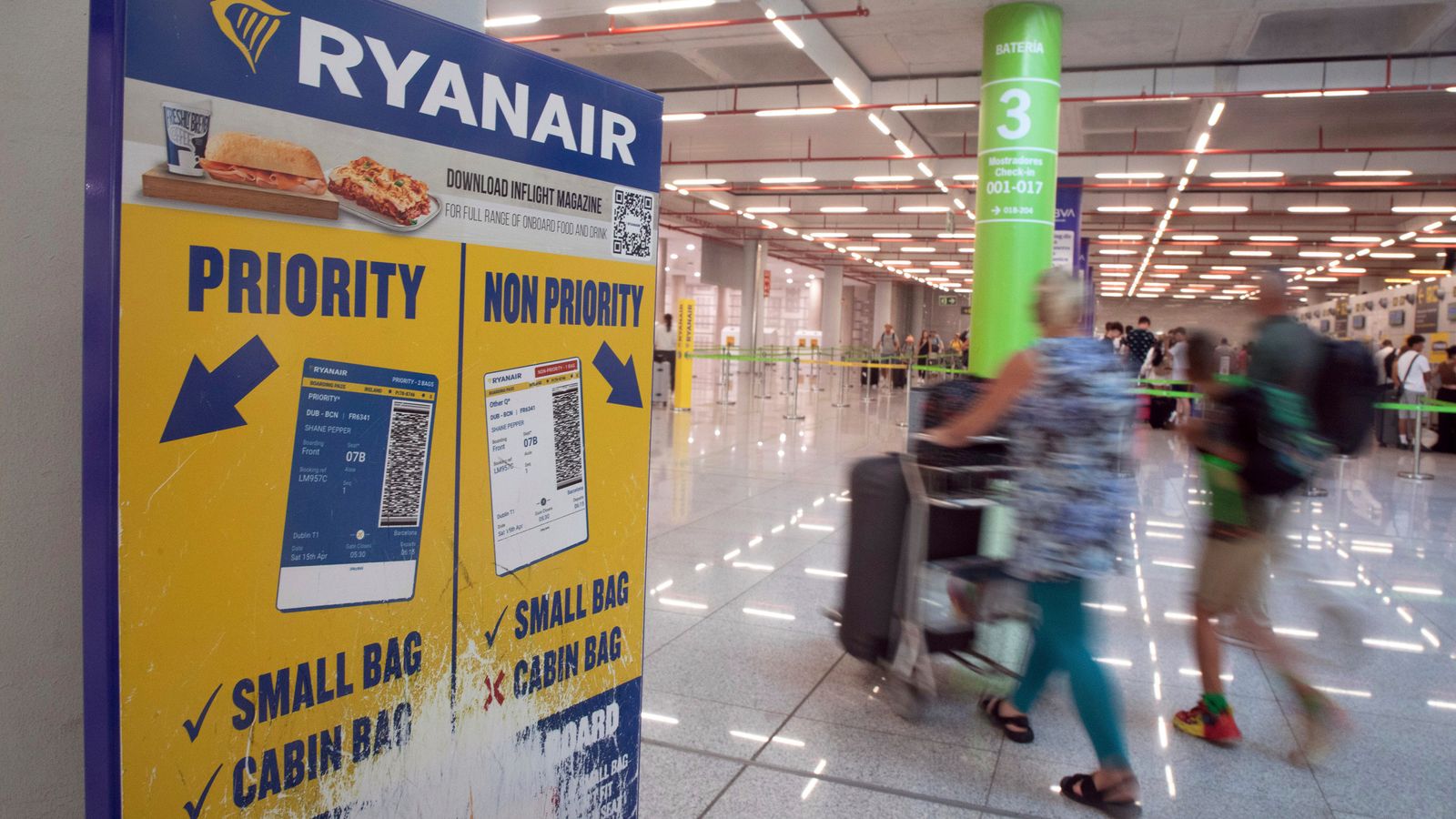 ryan air tinh phi