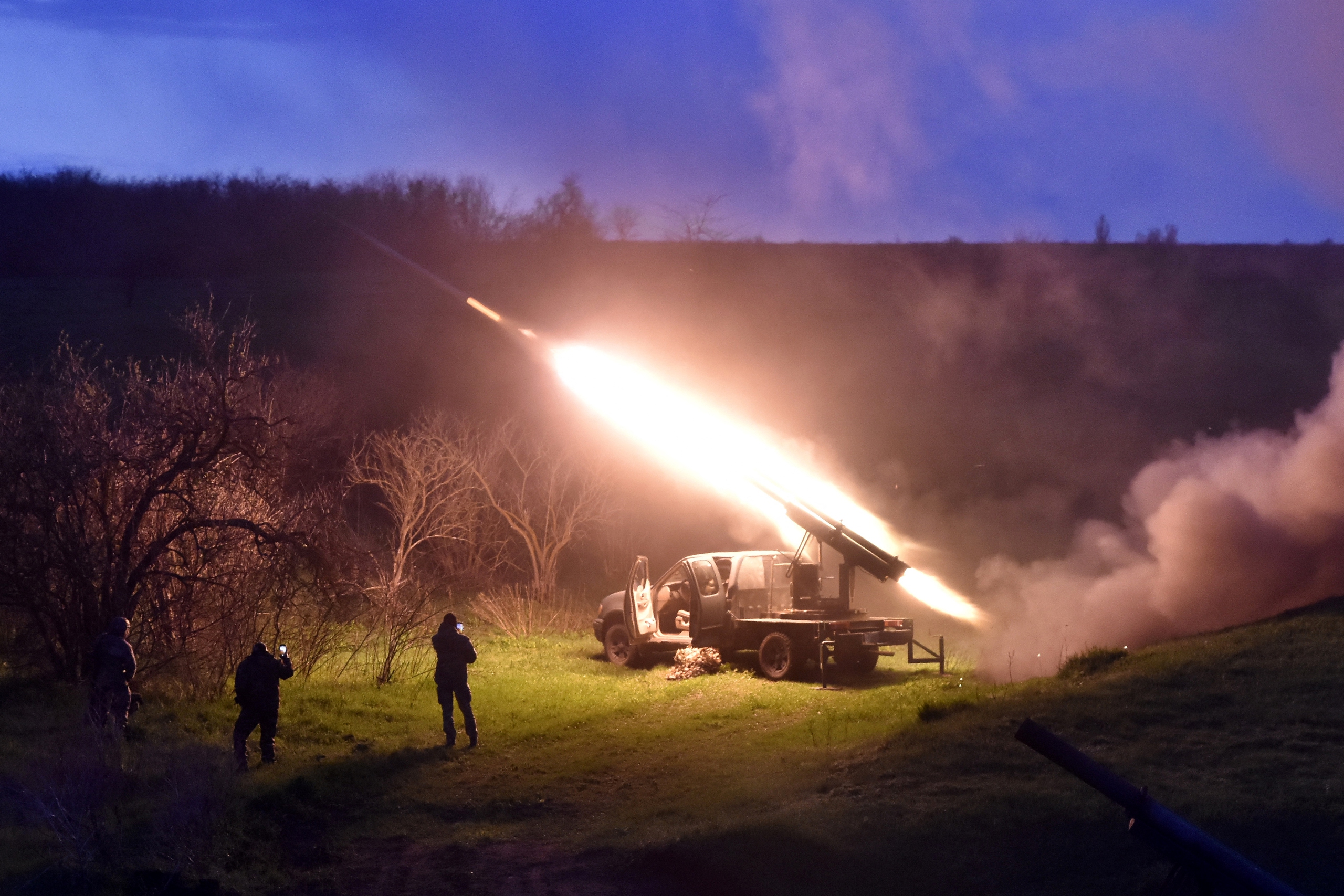 Mỹ bán tên lửa tầm xa cho Ukraine? - Ảnh 1.