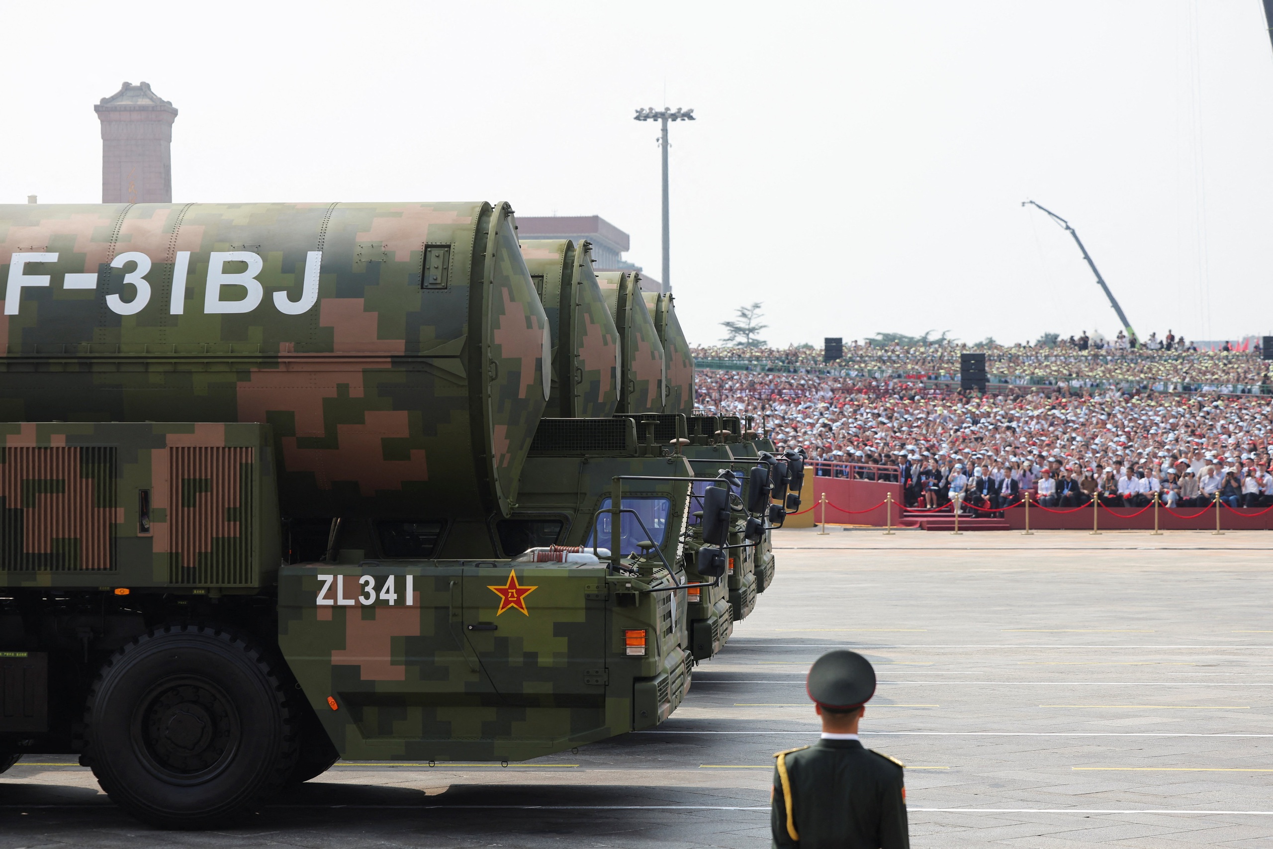 2025-09-03t031210z428606715rc22kgaaige3rtrmadp3ww2-anniversary-china-17568693954281325741483 Trung Quốc diễu binh, trình làng tên lửa đạn đạo liên lục địa mới - Ảnh 13.