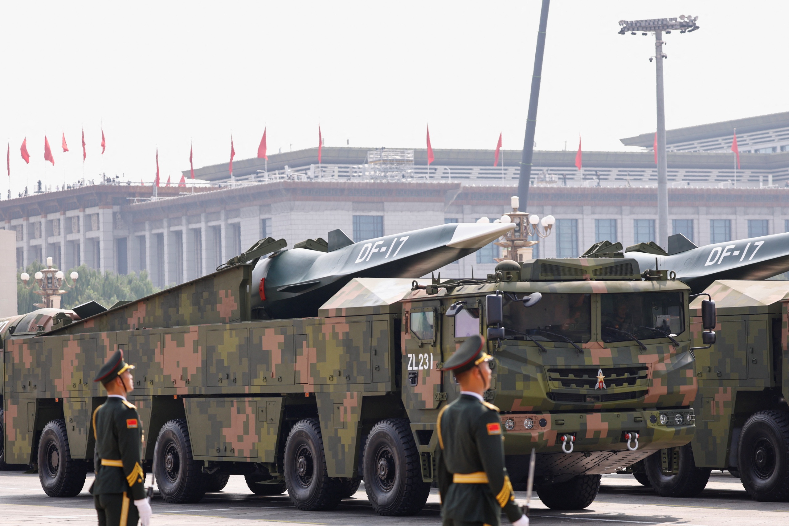 2025-09-03t031346z1870939736rc22kga5v7xrrtrmadp3ww2-anniversary-china-17568697257171481265756 Trung Quốc diễu binh, trình làng tên lửa đạn đạo liên lục địa mới - Ảnh 14.