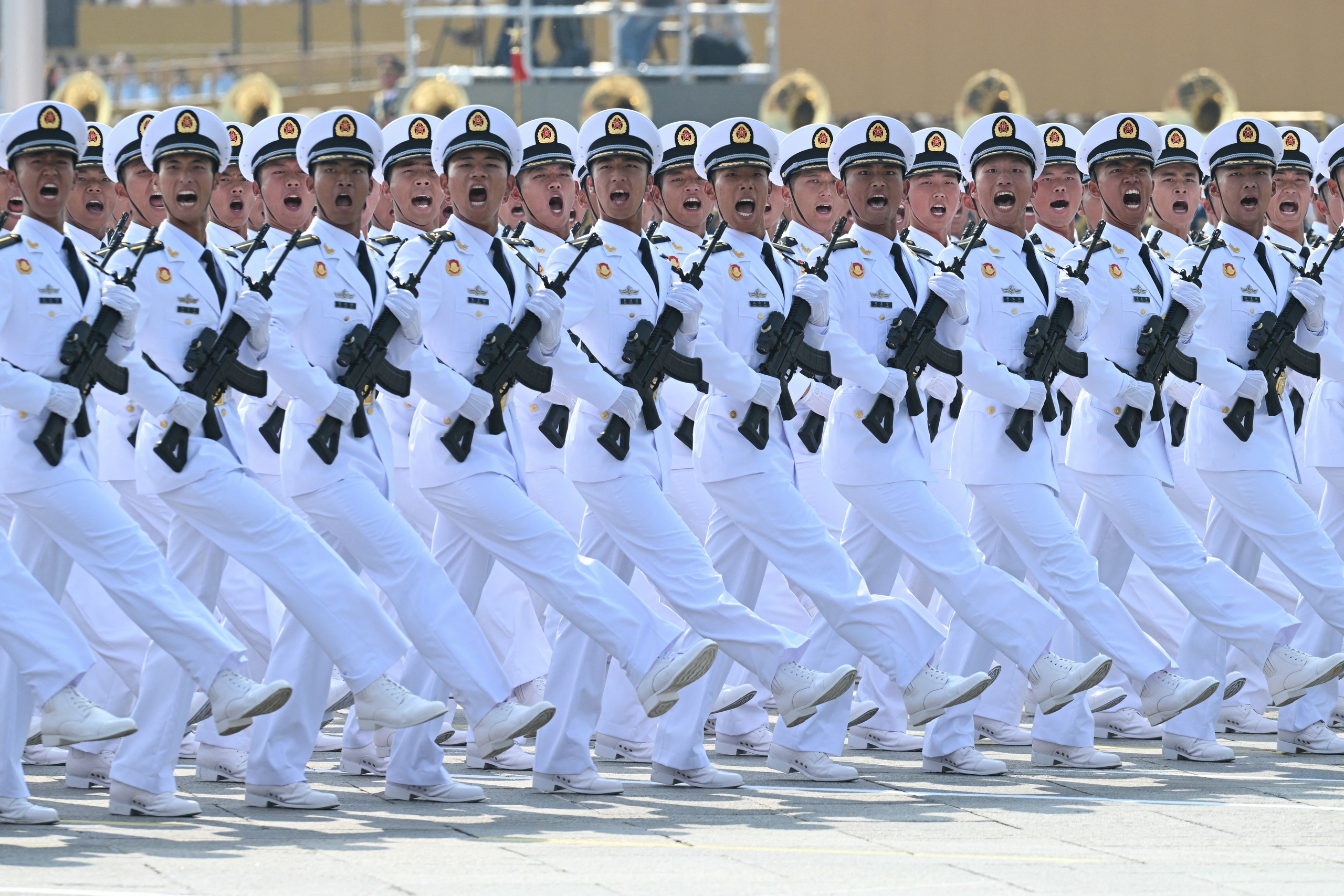 afp20250903738t6fxv1highreschinadefenceanniversarywwiiparade-17568685191152146502409 Trung Quốc diễu binh, trình làng tên lửa đạn đạo liên lục địa mới - Ảnh 8.
