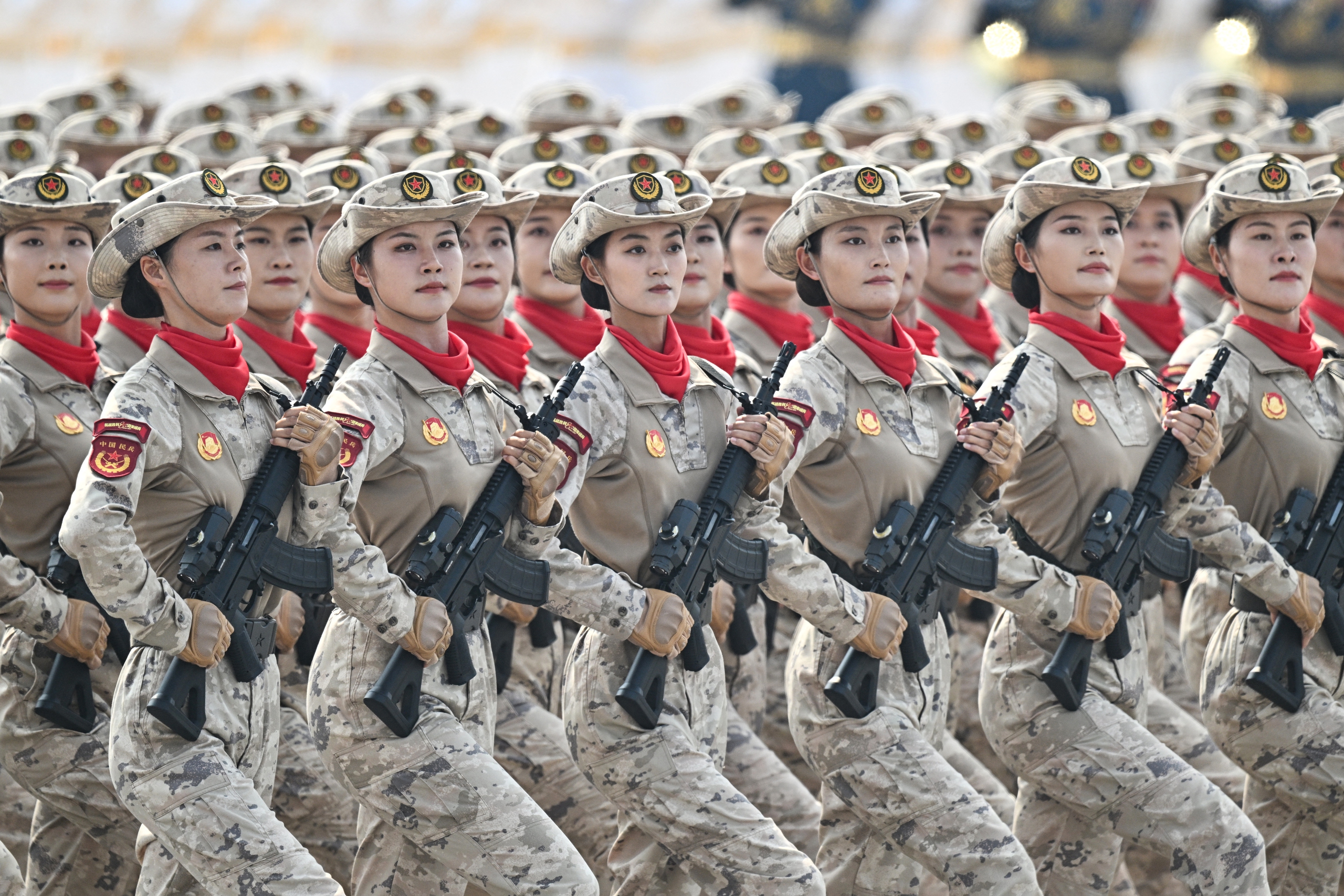 afp20250903738u9dgv1highreschinadefenceanniversarywwiiparade-17568685192031902877349 Trung Quốc diễu binh, trình làng tên lửa đạn đạo liên lục địa mới - Ảnh 10.