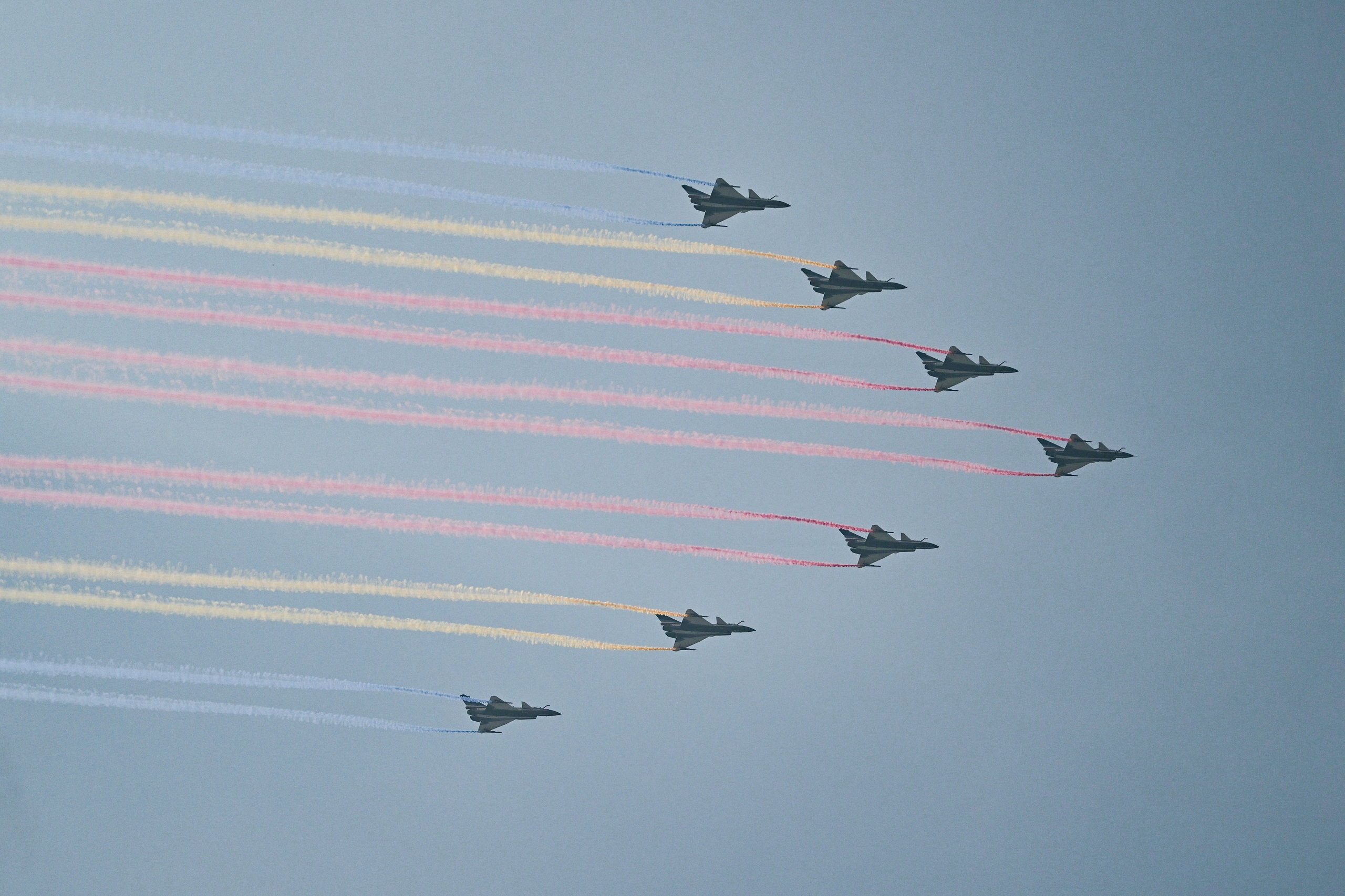 afp20250903738v7y4v1highreschinadefenceanniversarywwiiparade-1756869840961556050276 Trung Quốc diễu binh, trình làng tên lửa đạn đạo liên lục địa mới - Ảnh 5.