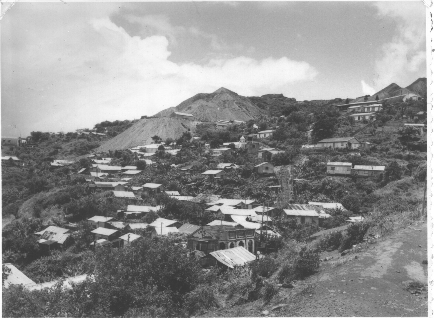 Từ đôi chân trần đến đế chế niken tỉ đô- Ảnh 9.