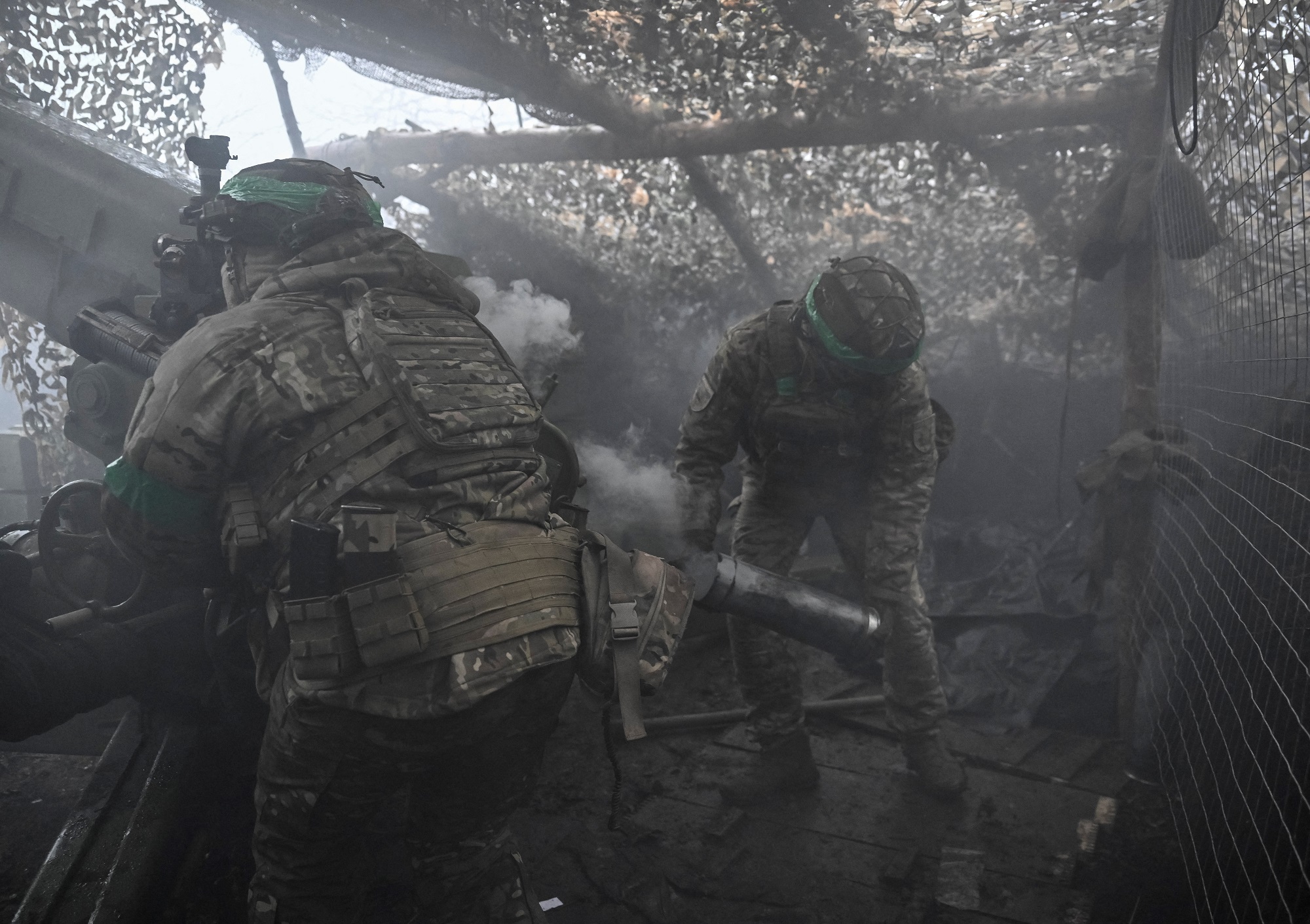 quan-nhan-ukraine-khai-hoa-1763821468303876740764 Chiến sự Ukraine ngày 1.368: - Ảnh 1.