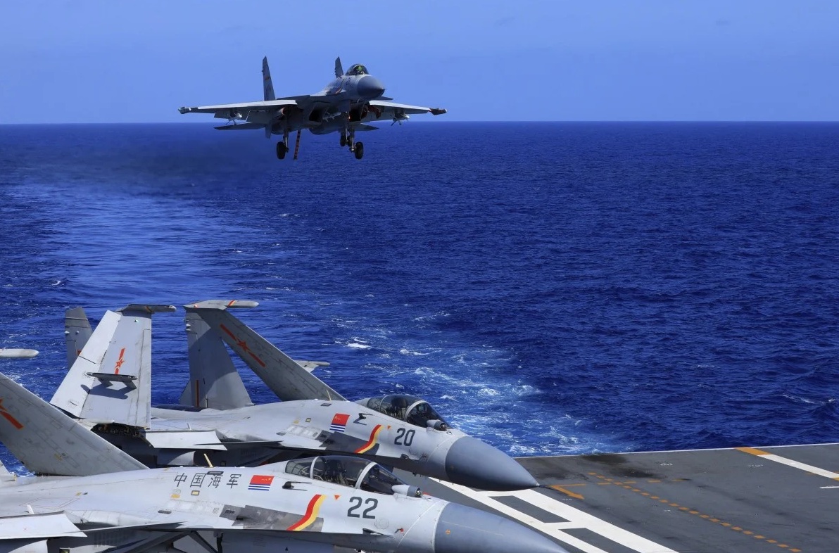 Nhật Bản nói Trung Quốc gia tăng hoạt động của tiêm kích trên tàu sân bay - Ảnh 1.